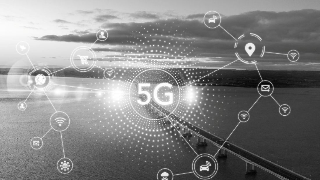 Private 5G network performance dashboard showing coverage and device analytics.